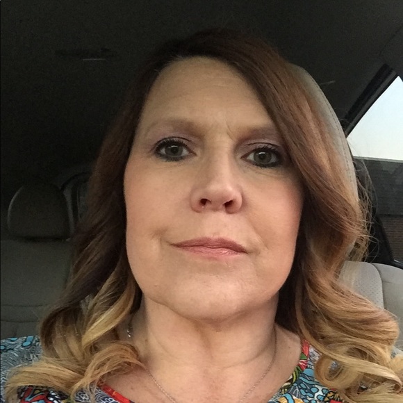 Meet your Posher, Lori - Picture 1 of 1